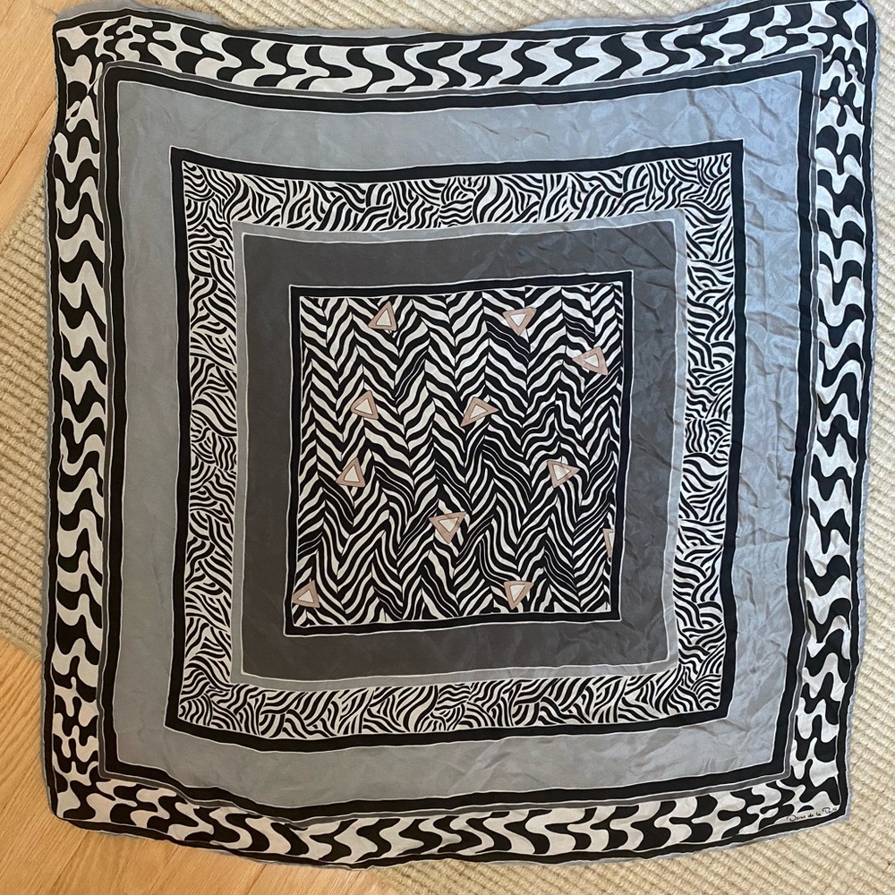 Vintage Oscar de la Renta square silk scarf 🦓